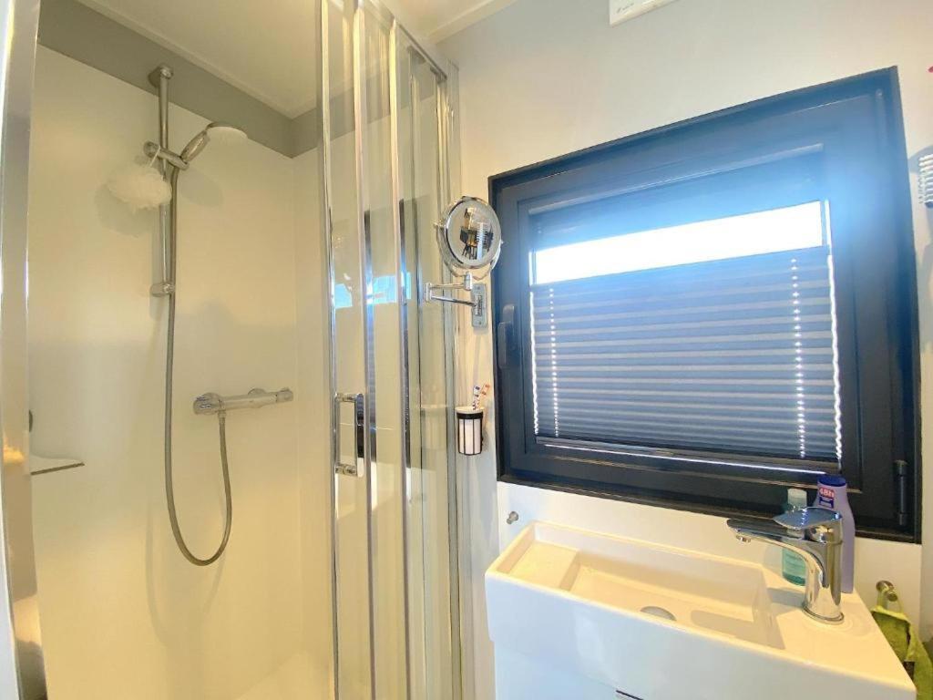 Houseboat Tiny Griffin Hotel Nieuwpoort Ngoại thất bức ảnh