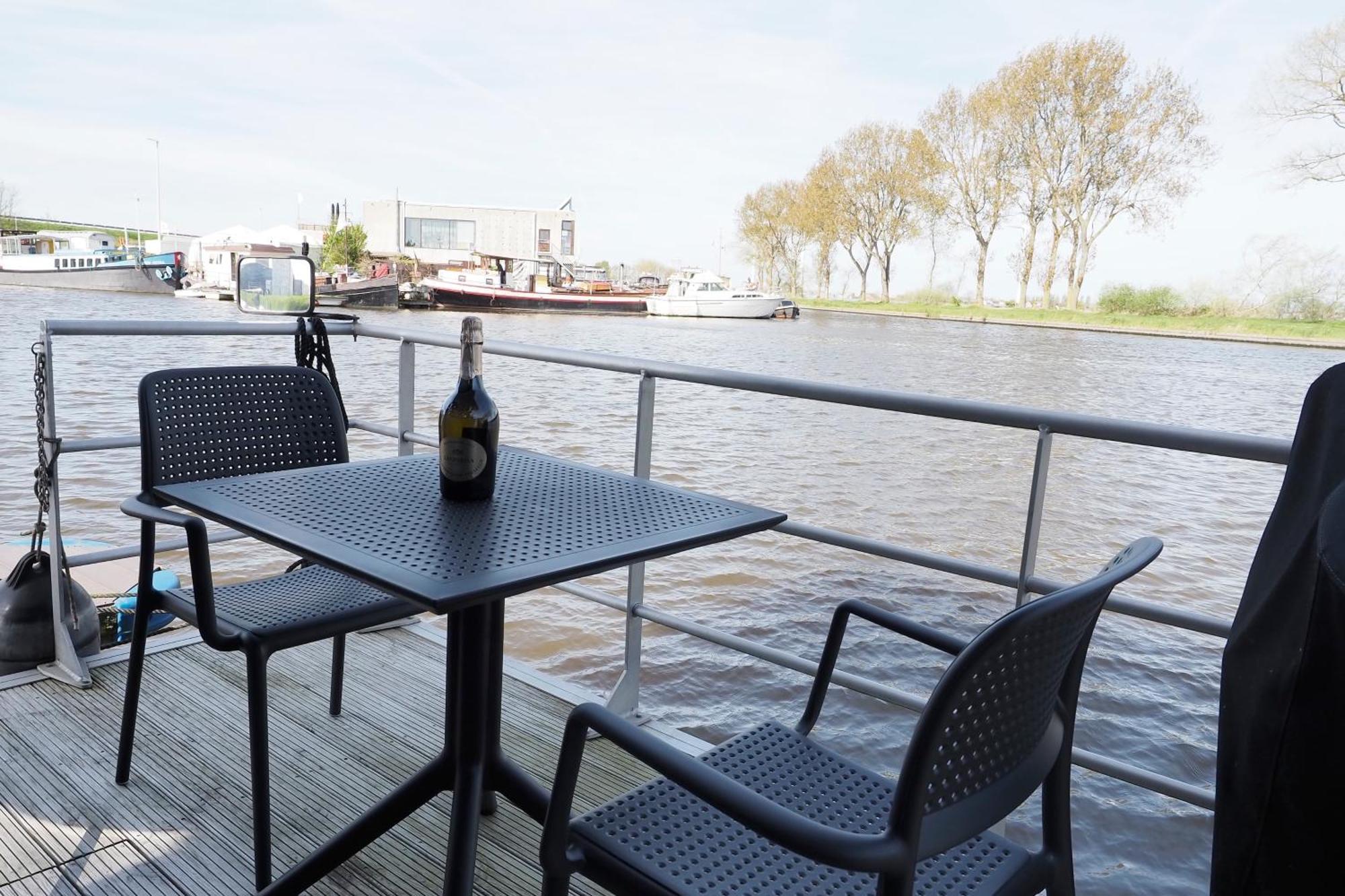 Houseboat Tiny Griffin Hotel Nieuwpoort Ngoại thất bức ảnh