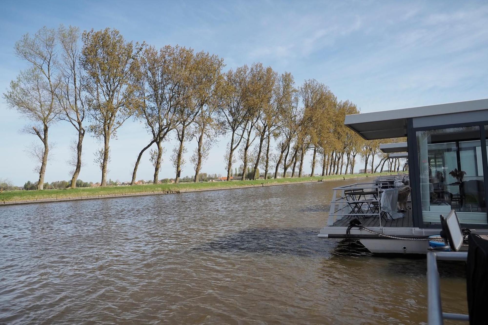 Houseboat Tiny Griffin Hotel Nieuwpoort Ngoại thất bức ảnh