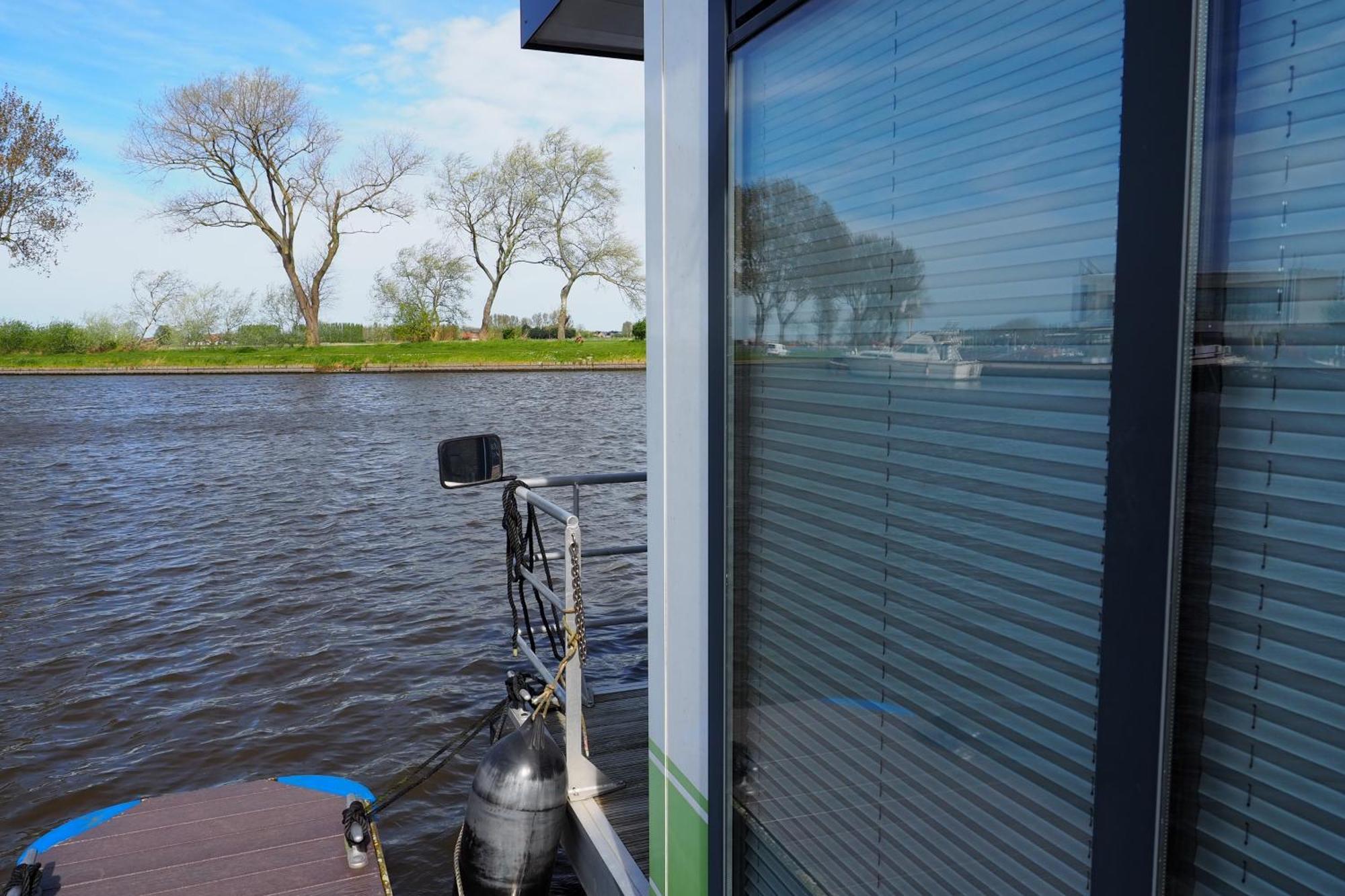 Houseboat Tiny Griffin Hotel Nieuwpoort Ngoại thất bức ảnh